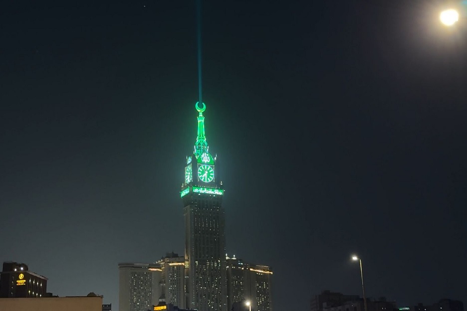 Magisnya Senja Makkah, Lampu Hijau Clock Tower Sambut Bulan Zulhijjah Magisnya Senja Makkah, Lampu Hijau Clock Tower Sambut Bulan Zulhijjah