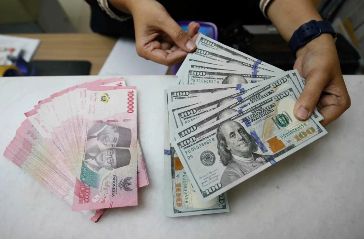 Rupiah Cetak Rekor Terlemah Rp17.700 per Dolar AS, Pertama Kalinya dalam Sejarah Indonesia Rupiah Cetak Rekor Terlemah Rp17.700 per Dolar AS, Pertama Kalinya dalam Sejarah Indonesia