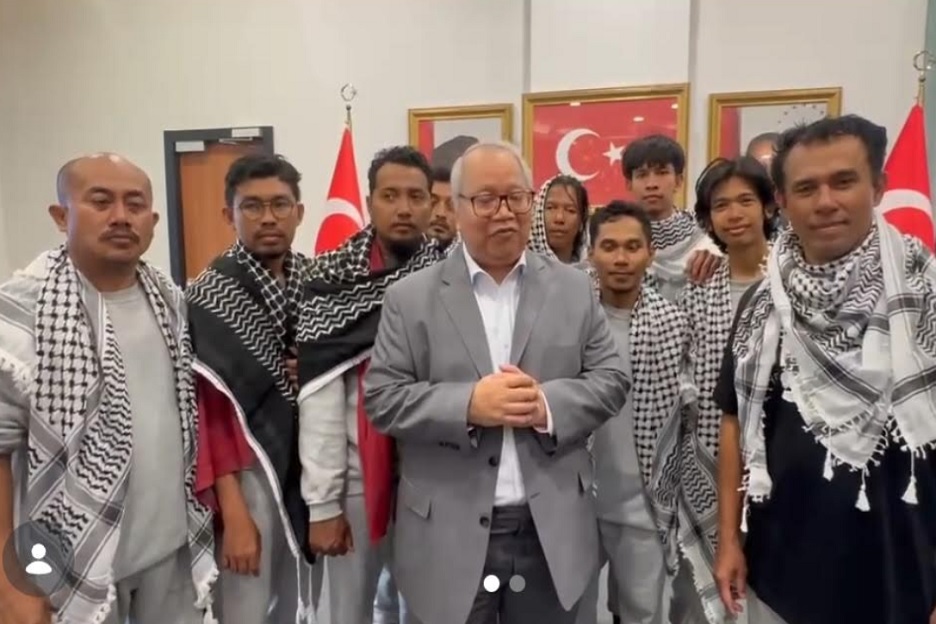 9 WNI yang Ditahan Israel Alami Kekerasan Ditendang, Dipukul, hingga Disetrum 9 WNI yang Ditahan Israel Alami Kekerasan Ditendang, Dipukul, hingga Disetrum