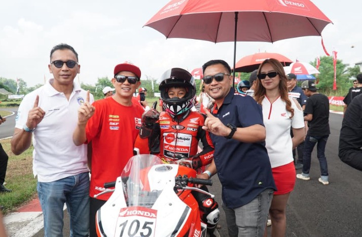 Pembalap Cilik Agam Abdillah Curi Perhatian di Astra Honda Dream Cup 2026 Tasikmalaya Pembalap Cilik Agam Abdillah Curi Perhatian di Astra Honda Dream Cup 2026 Tasikmalaya