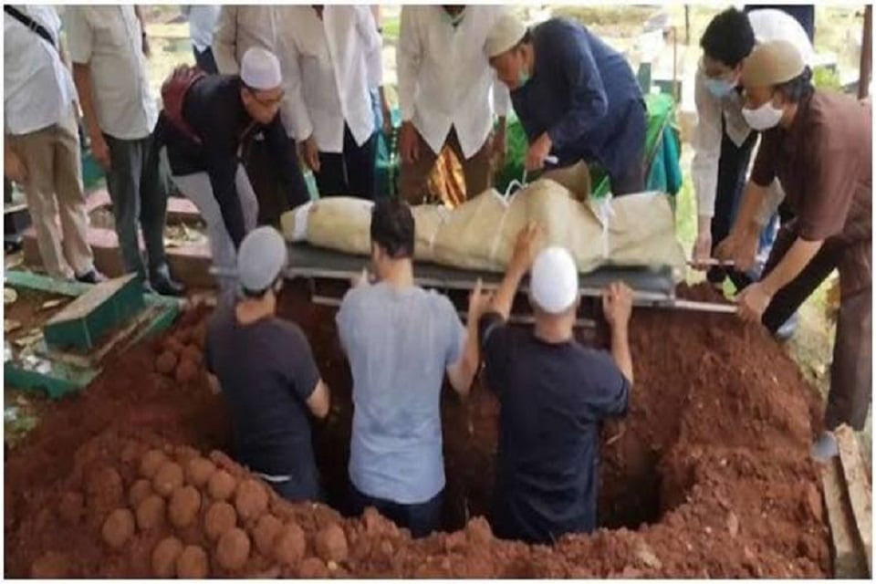 Tata Cara Menguburkan Jenazah Sesuai Syariat Islam, Lengkap dari Awal hingga Akhir