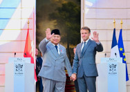 Macron Puji Sikap Tegas...
