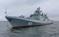 Kapal Fregat Rusia Lepaskan...