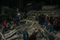 1-Gempa Kembar Guncang...