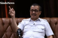 Oegroseno Buka Suara...