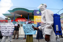 Relawan MCCC Gelar Aksi...