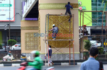 Pemasangan Ornamen di...