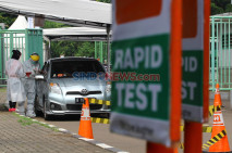 Warga Bekasi Ikuti Rapid...