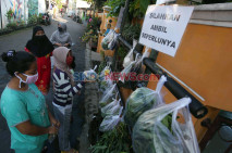 Warga Jati Padang Sediakan...