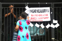 Cara Unik Berbagi Amplop...