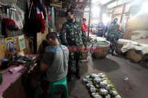 Pedagang Pasar Induk...