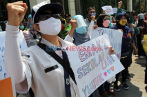 Orang Tua Murid Demo...
