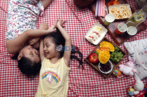 Serunya Piknik di Rumah...