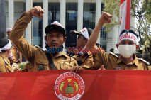 Ratusan Perangkat Desa...