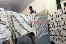 Penjualan Batik Khas...