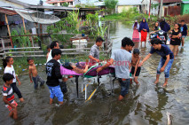 Banjir Rob Rendam Ratusan...