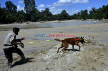 Polisi Kerahkan Anjing...