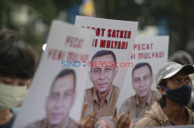 Geram Desak Menteri...