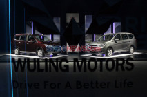 Wuling Perkenalkan Varian...