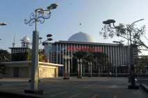 Usai Bersolek, Masjid...