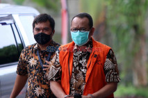 KPK Lanjutkan Pemeriksaan...