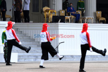Presiden Jokowi Tinjau...