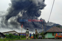 Gunung Sinabung Terus...