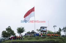 Pengibaran Bendera Merah...