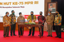 Bamsoet Hadiri Peringatan...