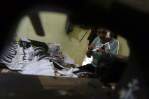 Industri Rumahan Sepatu...