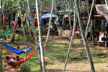 Asyiknya Menikmati Wisata...