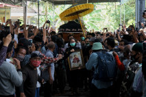 Tutup Usia, Dalang Ki...
