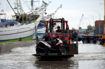 Banjir Rob Genangi Kawasan...