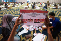 KPU Kota Makassar Mulai...