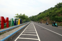 Tiba di Lombok, Mister...