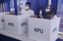 Ditemani Istri, Mohammad...