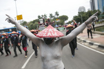 Buruh Kembali Gelar...