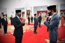Presiden Jokowi Lantik...