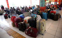 H-1 Perayaan Natal,...