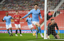 Menang 2-0 di Old Trafford,...