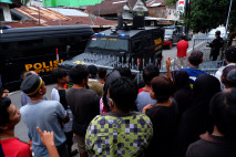 Polisi Gerebek Rumah...