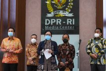 Presiden Jokowi Ajukan...