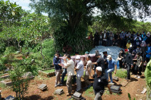 Dimakamkan di TPU Pondok...