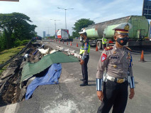 Jalan Tol Surabaya-Gempol...