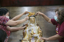 Ritual Pencucian Patung...