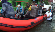 Tinjau Lokasi Banjir...
