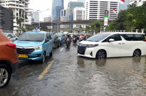Depan Kampus Atmajaya...