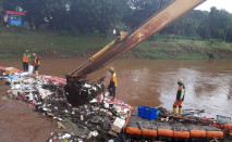 Hujan Deras, Sampah...