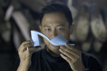 Melihat Industri Sepatu...