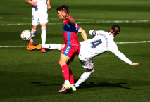 Bungkam Elche 2-1, Madrid...